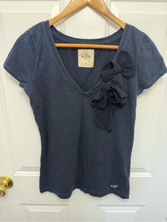 Hollister Tops - Hollister Navy Blue Bow V Neck T Shirt Size M Y2K Coquette Girl